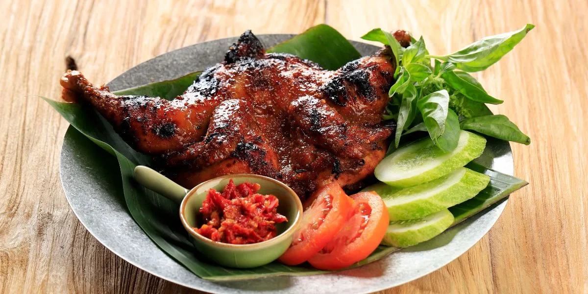 Warto Bakul Ayam: Rasa Ayam Bakar yang Menggugah Selera di Cilacap